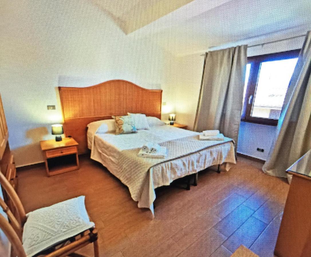 Le Camere Sul Porto Palau Bagian luar foto